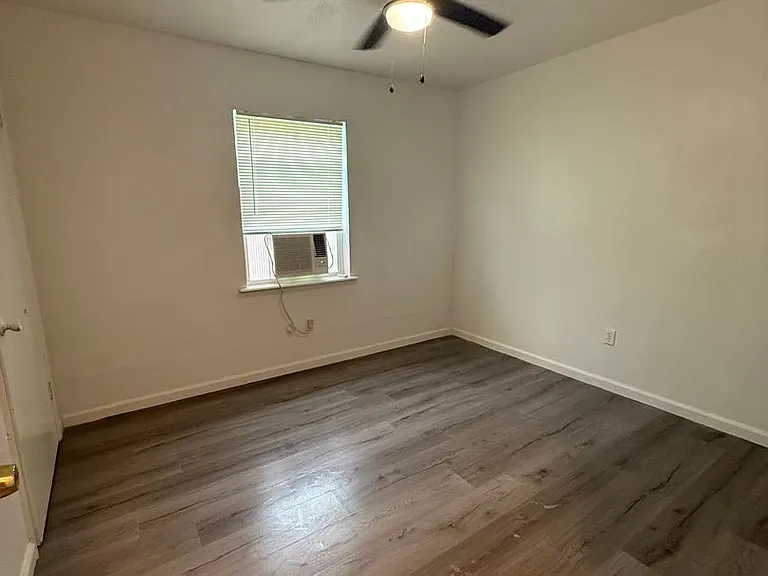 2041-2043 Helm Dr — Photo 27