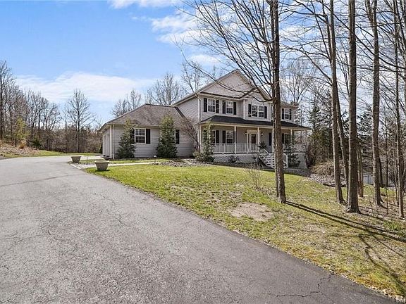 3rd image of 16 Woodridge Dr
