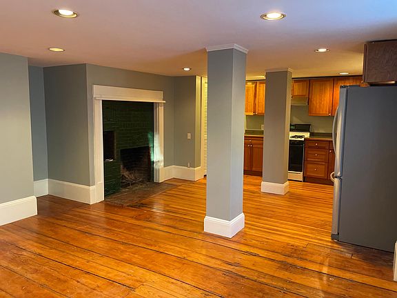 2nd image of 9 1/2 Purchase St