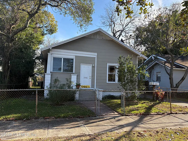2316 Gilmore St — Photo 2