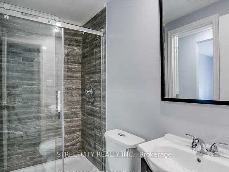 1337 Victoria Dr #UPPER — Photo 12