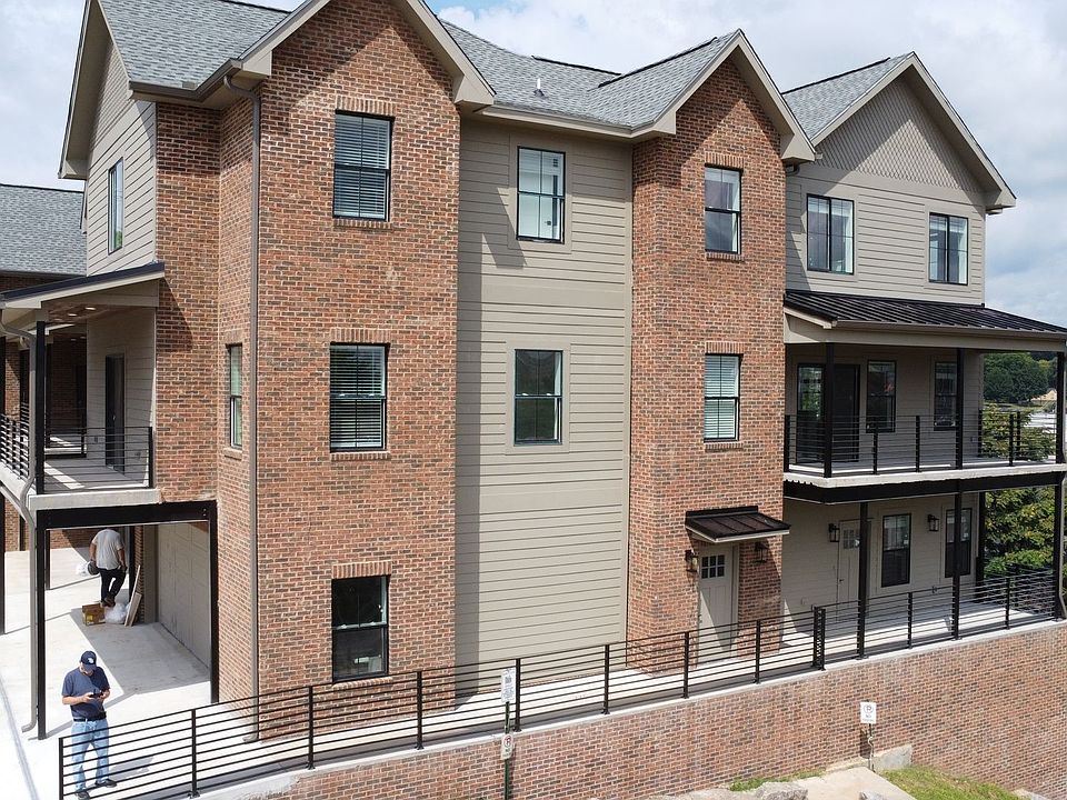 1st image of 1207 Hedge Ave Unit 2