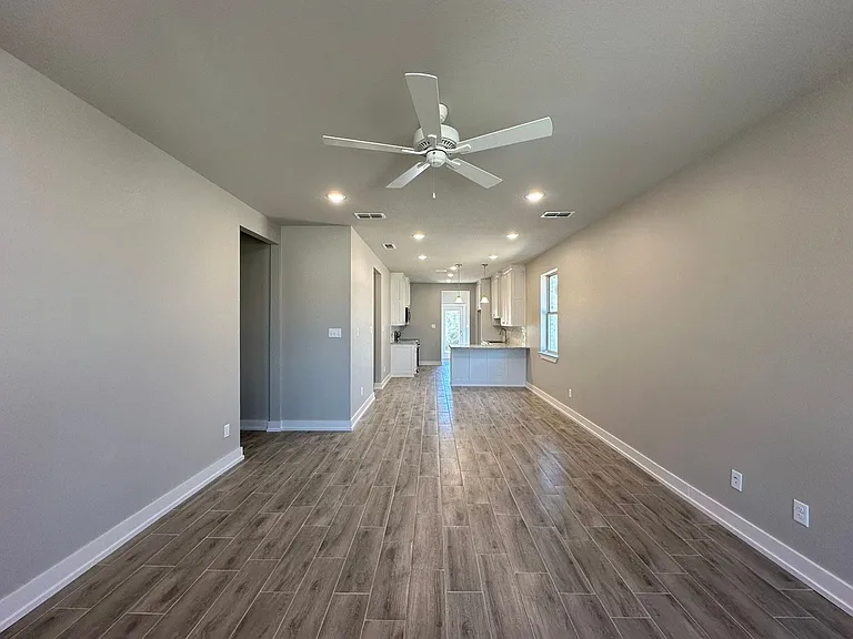 205 Lindsey Ln — Photo 5
