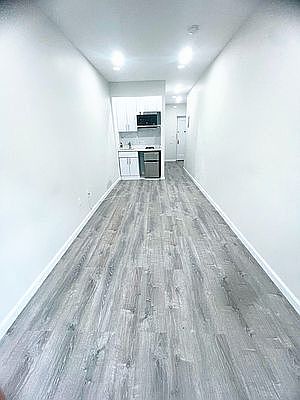3rd image of 335 W 19th St #A12