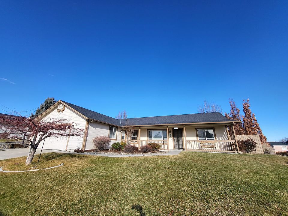 1st image of 820 Amador Ct