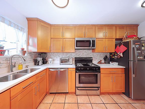 3rd image of 1480 E 93rd St