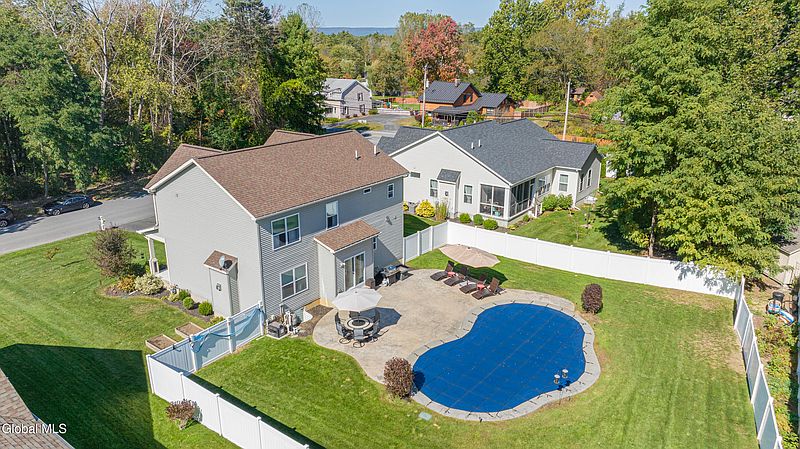 3rd image of 862 Salem Drive