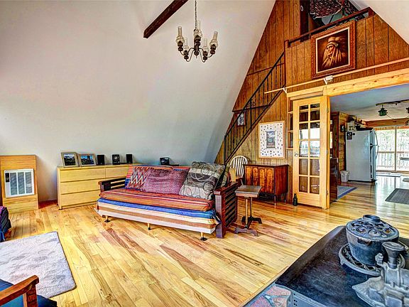 5th image of 567 Haida Rd