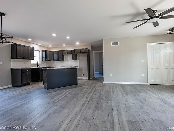 5th image of 1047 39th St