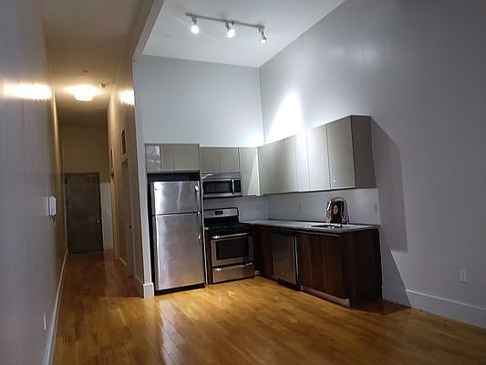 2nd image of 41 Kosciuszko St #1