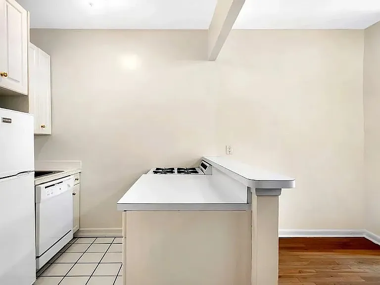 417 W 56th St #D1 — Photo 4