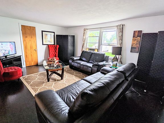 2nd image of 605 Delmar Pl #2