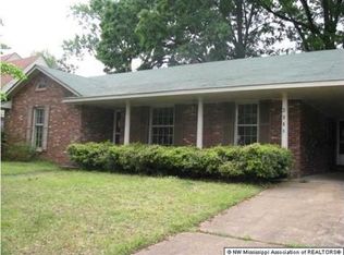 8523 Chesterfield Dr, Southaven, MS 38671