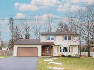 7637 Windsor Dr N, North Syracuse, NY 13212