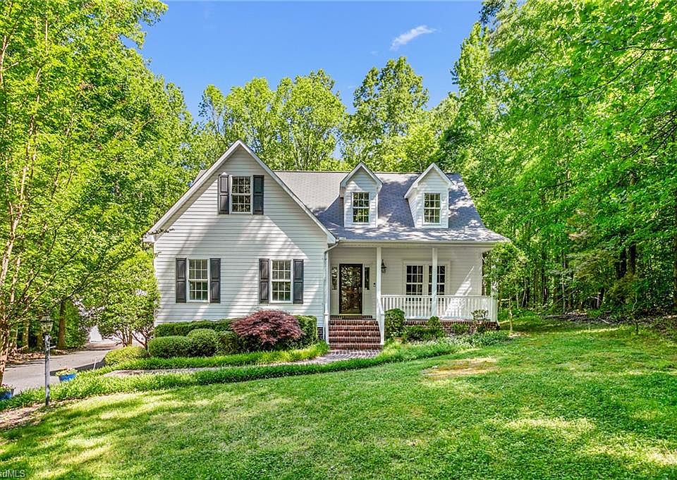 1st image of 902 & 904 Raylewood Ct