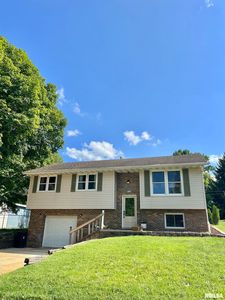 402 E Pearson St, Eureka, IL, 61530