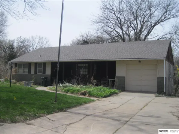 5210 S 77th St, Ralston, NE 68127