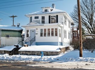 320 S 3rd Ave, Middleport, OH 45760