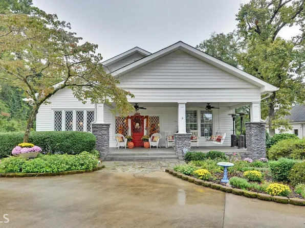 623 E Tugalo St, Toccoa, GA 30577