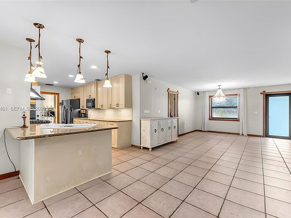 5th image of 32205 SW 199th Ct