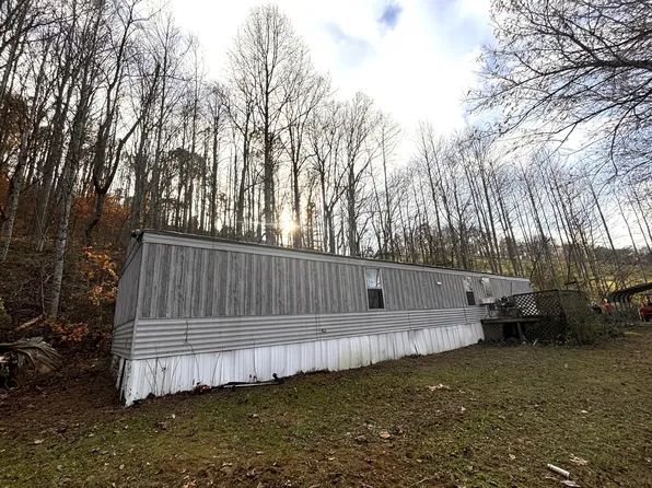 982 Harbor Rd, Tazewell, TN 37879