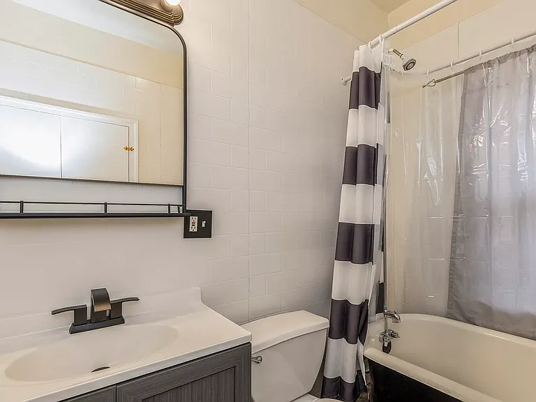 124 N Franklin Ave — Photo 11