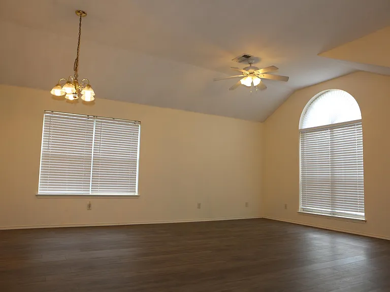 7305 Maplewood Dr — Photo 16