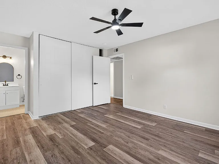 325 Cambout St — Photo 14