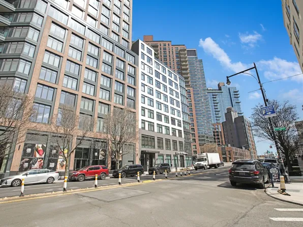 27-19 Thomson Avenue image 11 of 14