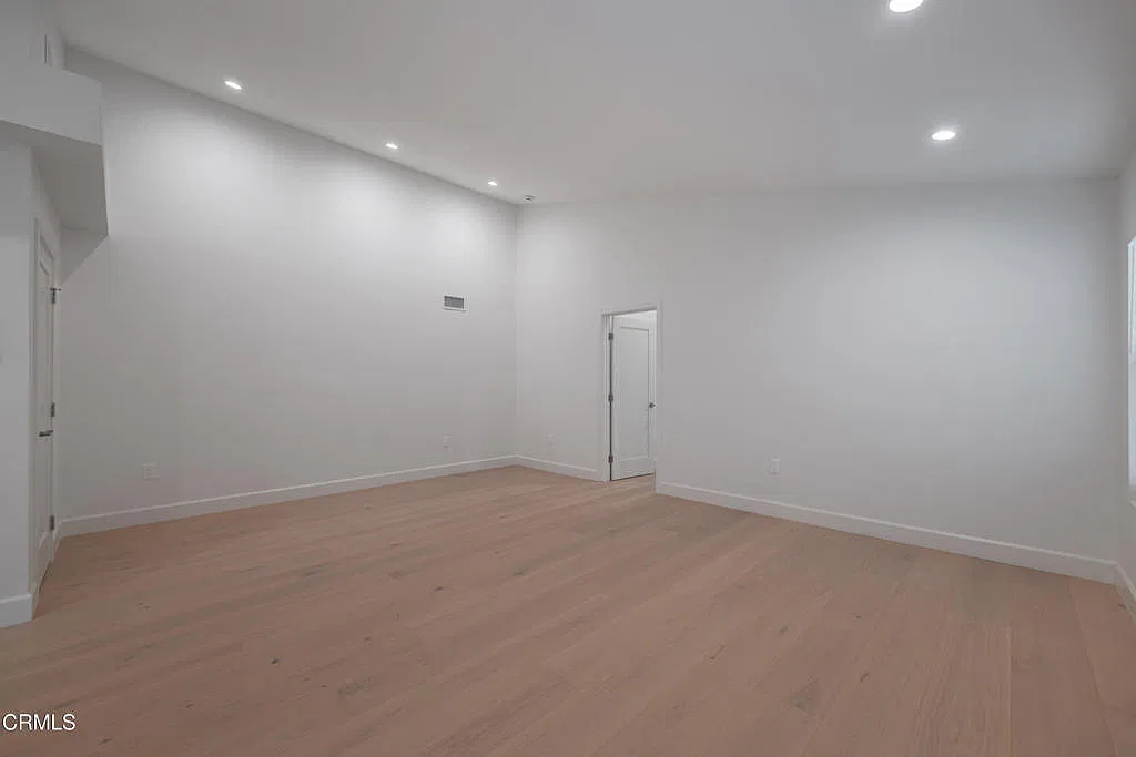 5 bed, 3.5 bath, 2816 sqft, $6,000 — Photo 3