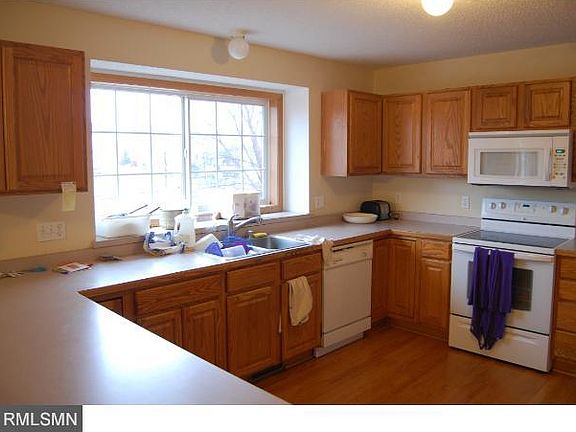 5th image of 3218 Bluebell Ave N
