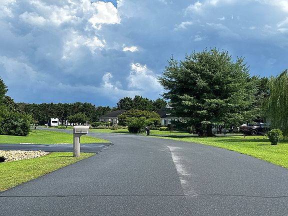 4th image of 8 Country Ln