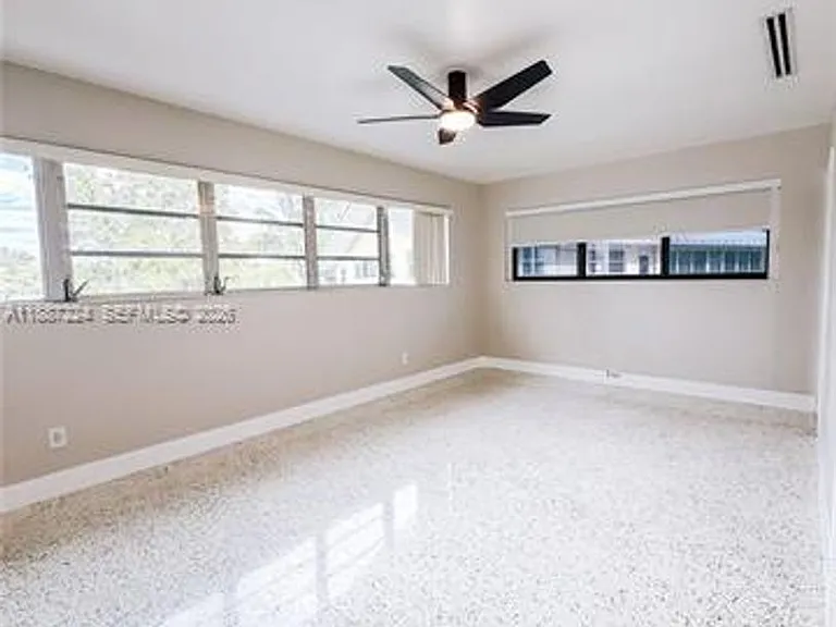 425 NE 103rd St — Photo 45