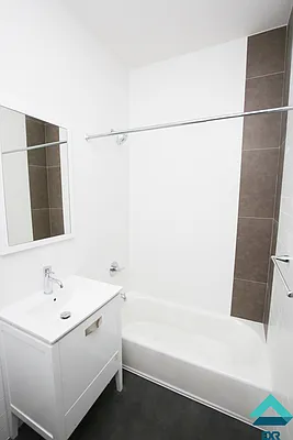 Rented by EXR | media 10