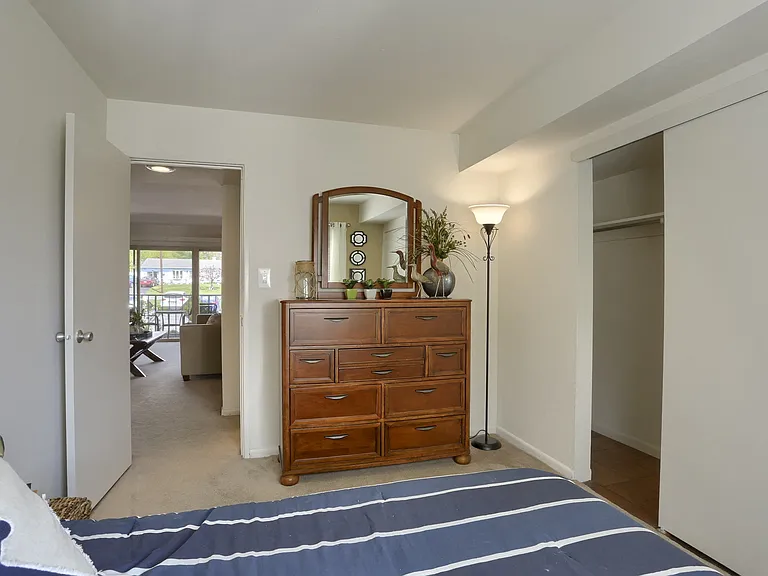 Twin Lakes Apartments — Photo 27