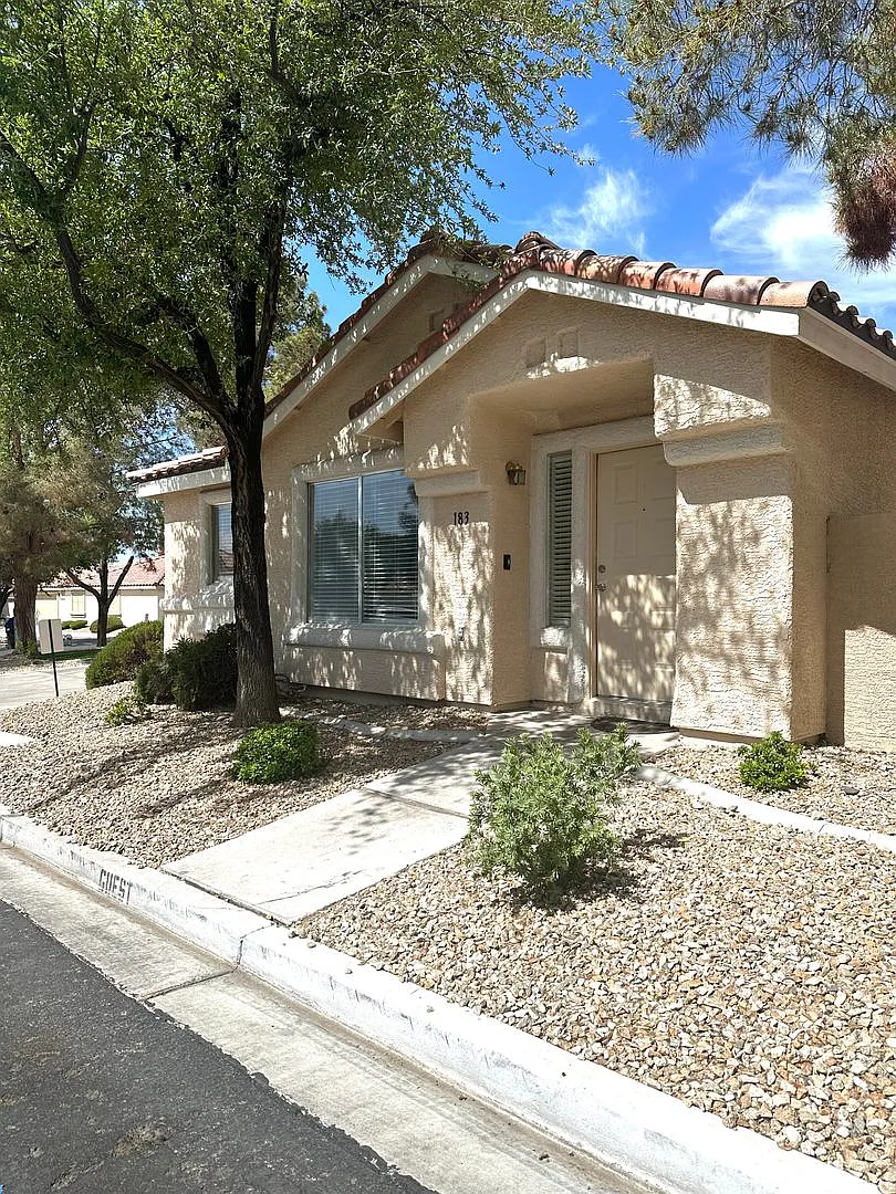 Green Valley 3-Bedroom Single Story Home in Gated Community. — Photo 1