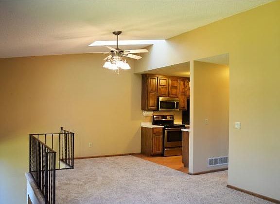 4th image of 8828 N Maplebrook Ct