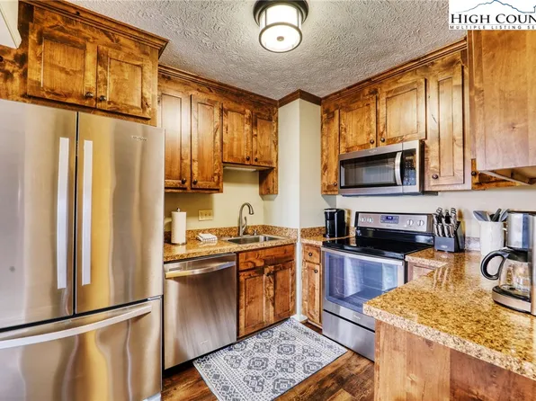102 Sugar Ski Drive #223, Sugar Mountain, NC 28604