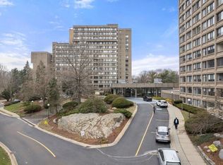 250 Hammond Pond Pkwy APT 607S, Newton, MA 02467