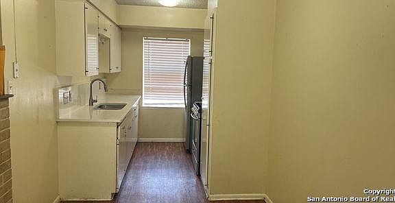 4th image of 10834 Edgecrest Dr