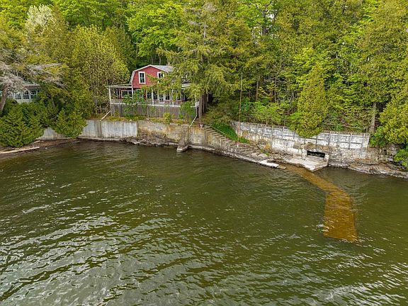 3rd image of 526 Flat Rock Road