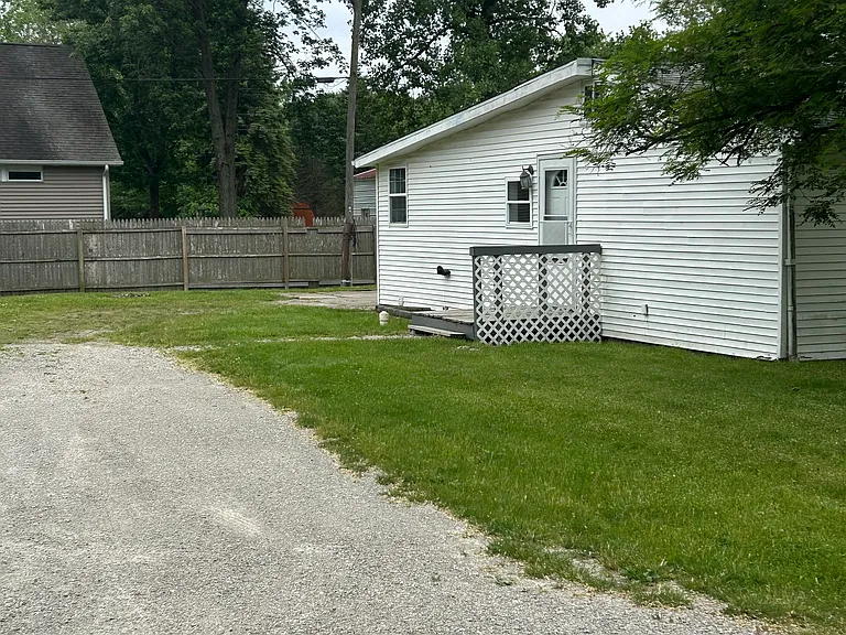 4511 W G Dr — Photo 1