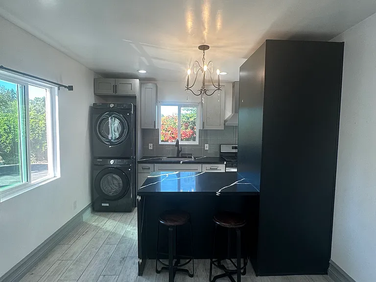 5633 Keokuk Ave #C — Photo 6