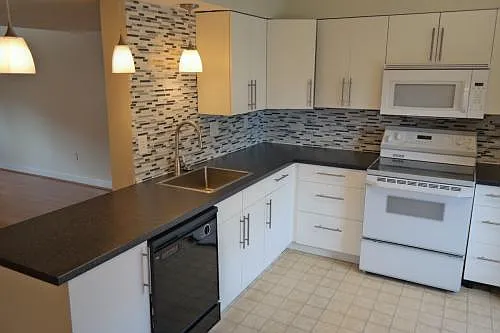3 bed, 1200 sqft, $2,520 — Photo 2