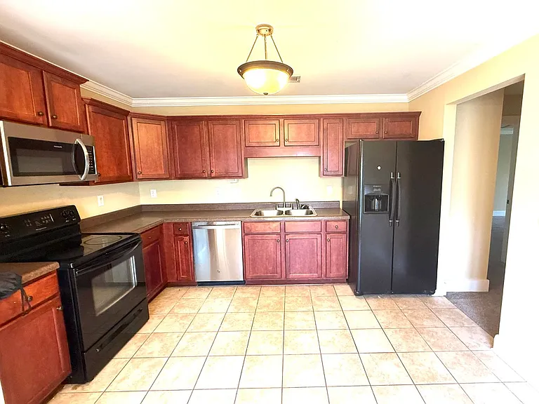 6605 Rock Ledge Rd — Photo 2