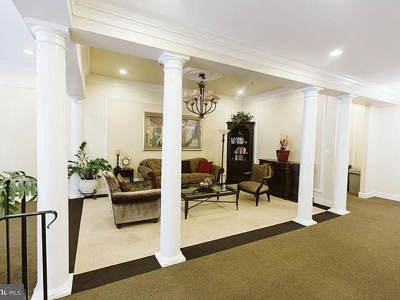 3rd image of 171 Somervelle St APT 202