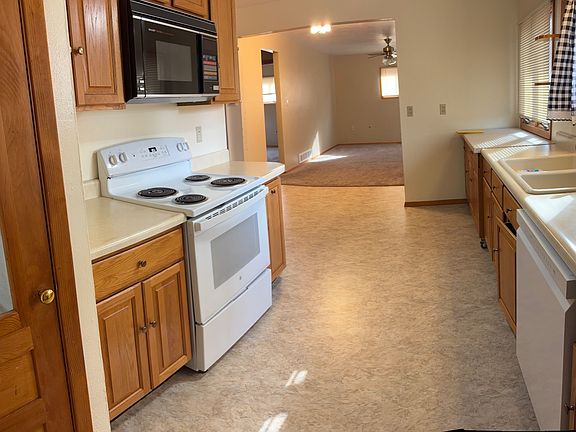 3rd image of 740 W 9th St