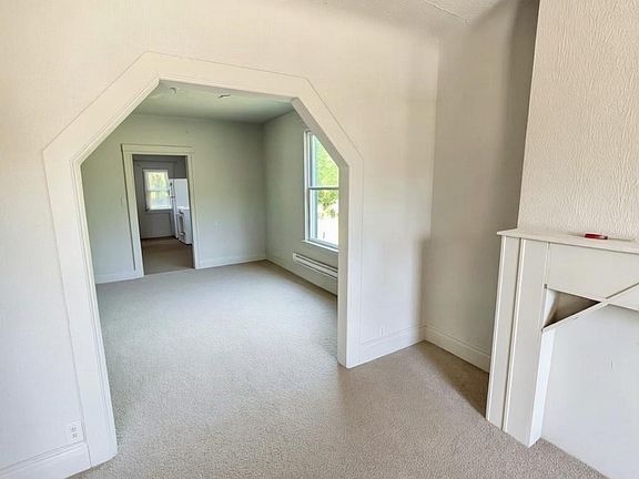 5th image of 4447 Baldwin St