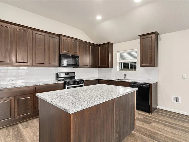 113 Thurston Dr — Photo 15