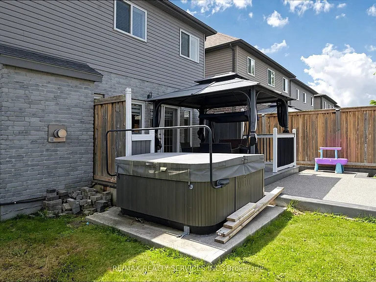 291 Hardcastle Dr — Photo 40